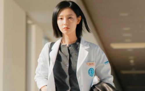 Kim Ji Won lập thành tích đáng nể