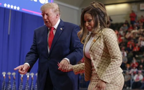 Donald Trump gây sốc khi công khai khen về cơ thể của Nicki Minaj