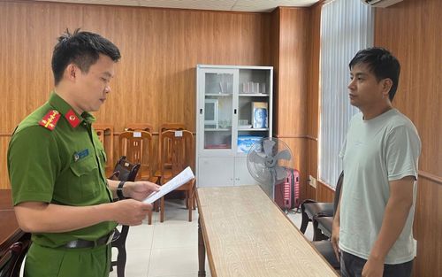 Tin tưởng cháu trai gửi về số tiền lớn, người dì không ngờ đến kết cục phải nhận