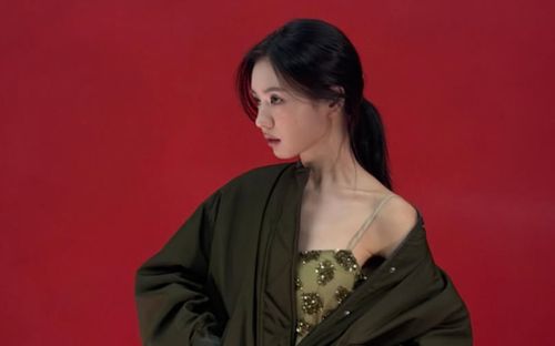 Ahn Eun Jin gây chú ý với vóc dáng thon gọn sau khi giảm 10kg