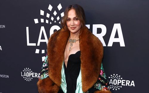 Jennifer Lopez tiết lộ điều gây 'phát điên' ở tuổi 57