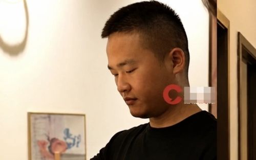 Người đàn ông 'hái' tiền tỷ nhờ... gãi ngứa