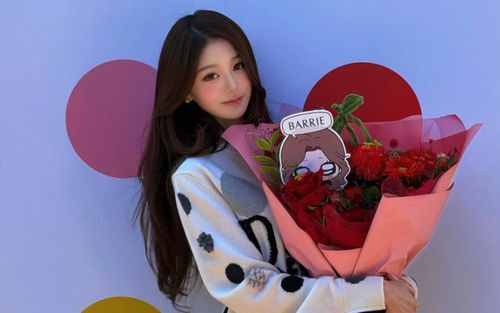 Jang Wonyoung (IVE) khoe nhan sắc tựa công chúa