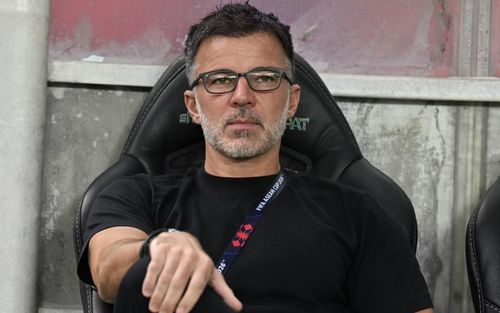 HLV tuyển Thái Lan tuyên bố không sai dù bị FIFA trừ điểm nặng