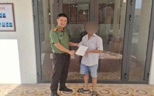 Băn khoăn khi chuẩn bị rút 2 tỷ đồng, người đàn ông vào Cơ quan Công an và cái kết bất ngờ
