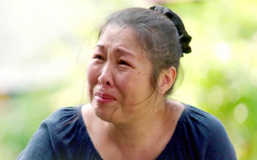 NSND Hồng Vân bật khóc
