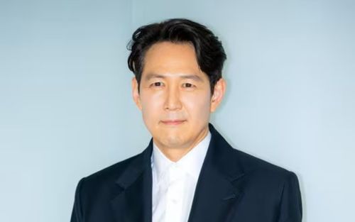 Khán giả chia buồn với 'ông hoàng phòng vé' Lee Jung Jae