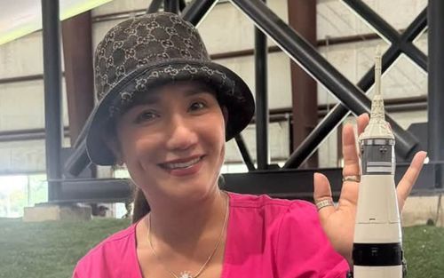 Cát Tường đến tham quan NASA tại Mỹ