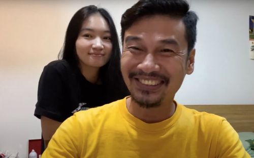 Tiết Cương tiết lộ lý do không đưa vợ kém 26 tuổi sang Mỹ