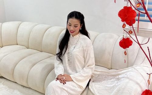 Phạm Hương trang hoàng căn biệt thự ở Mỹ ngập tràn không khí Tết