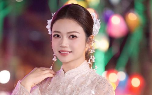 Đường đua áo dài đầu Xuân của dàn sao Việt