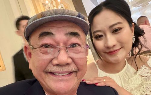 NSND Việt Anh tình tứ với vợ kém 36 tuổi trong ngày Valentine