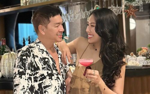 Nghệ sĩ Quang Minh tình tứ với vợ kém 37 tuổi trong ngày Valentine