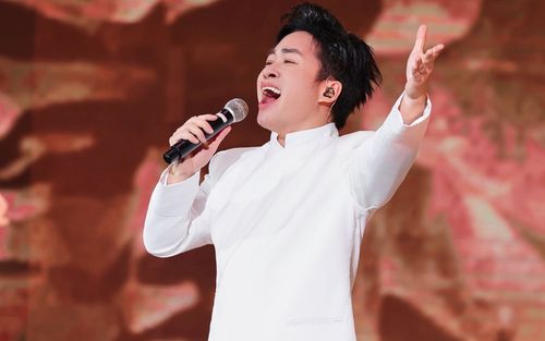 Tùng Dương gây tranh luận