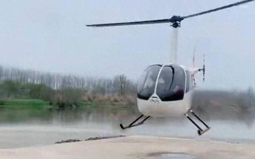 Người đàn ông tự lái trực thăng về quê đón Tết, mạng xã hội 'dậy sóng'