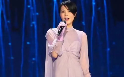 'Dậy sóng' với Vương Phi