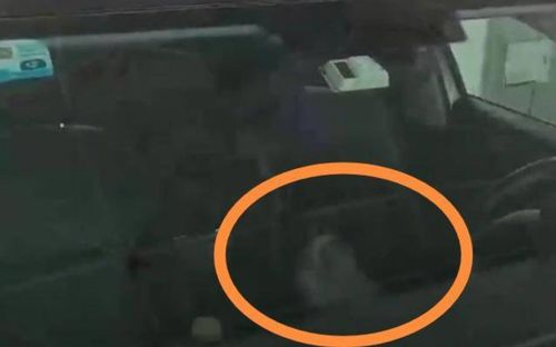 Lái xe về quê ăn Tết, người đàn ông xảy ra sự việc khiến cảnh sát phải vào cuộc