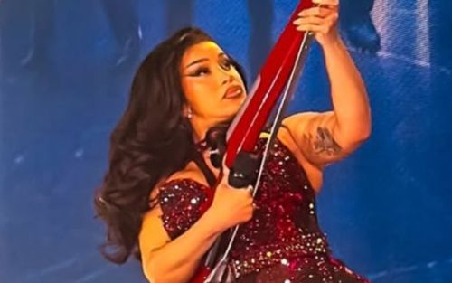 Lựa chọn táo bạo của Cardi B