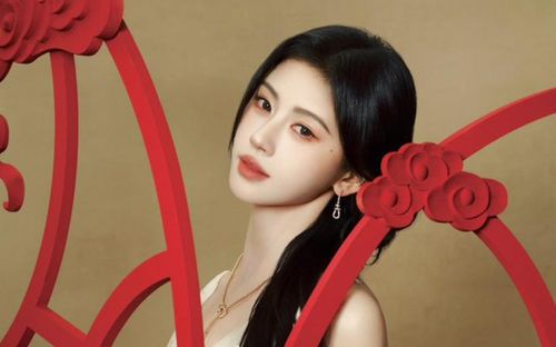 Cúc Tịnh Y 'chơi lớn' lì xì 750 triệu đồng cho người hâm mộ