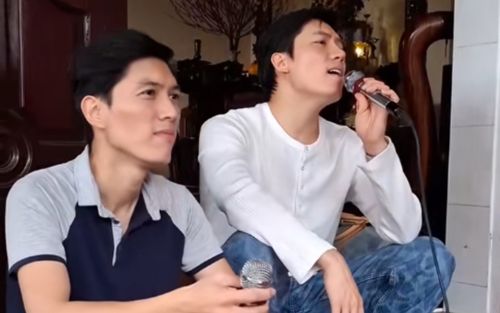 Anh Tú hát karaoke cùng anh ruột, hóa ra hát hay là 'gen di truyền'