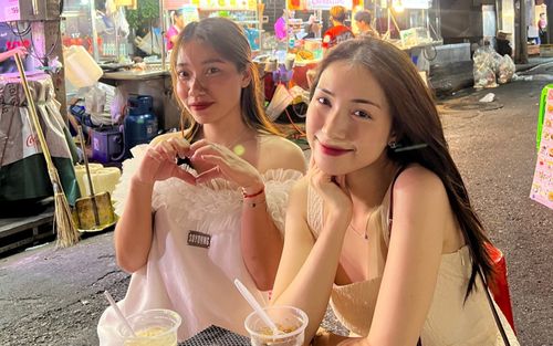 'Choáng' với số tiền Hòa Minzy lì xì cho trợ lý