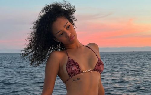 Nữ ca sĩ vừa lộ ảnh khóa môi bạn trai tin đồn bị công ty ép rời showbiz?