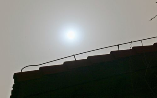 Bắc Kinh hứng chịu bão cát dữ dội, xuất hiện hiện tượng hiếm khiến người dân sững sờ