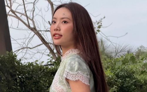 Phương Mỹ Chi ăn diện điệu đà du xuân, khoe trọn visual xinh đẹp