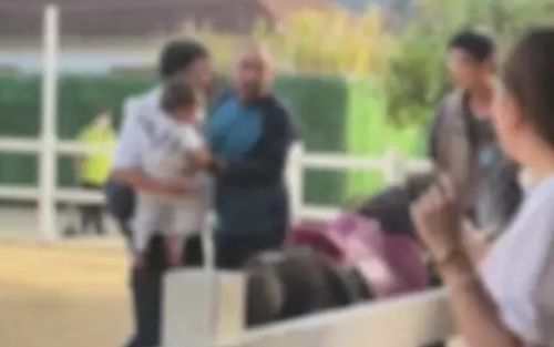 Người đàn ông tát nhân viên sở thú trước mặt trẻ nhỏ, nguyên nhân gây xôn xao