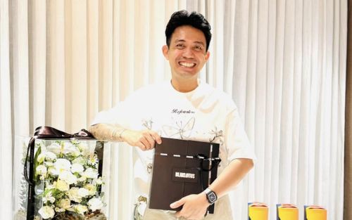 Doanh nhân Minh Nhựa được vợ tặng đồng hồ 1.2 tỷ dịp Valentine