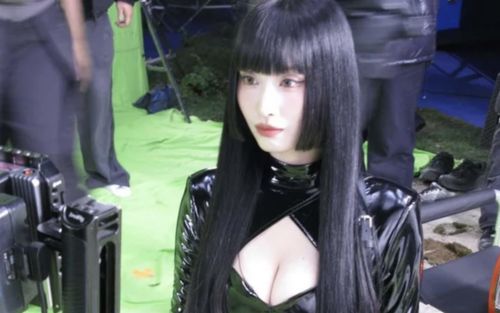 Nữ ca sĩ 'gây sốt' vì ảnh hậu trường nóng bỏng, xứng danh mỹ nhân showbiz