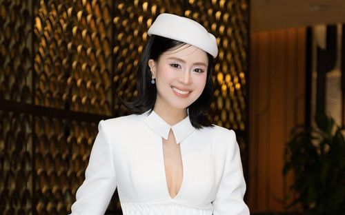 Hồng Diễm hiếm hoi diện áo xẻ ngực, khoe trọn vẻ ngoài quyến rũ