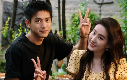 Lưu Diệc Phi tái hợp 'tình tin đồn' Lý Hiện sau 3 năm