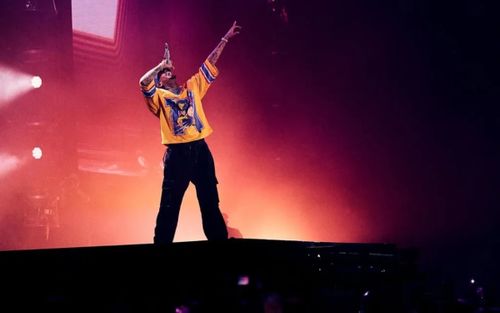 Nam ca sĩ bị kiện vì quỵt tiền bản quyền, thu về hơn 25 tỷ nhưng không 'chia chát' đồng nào cho tác giả