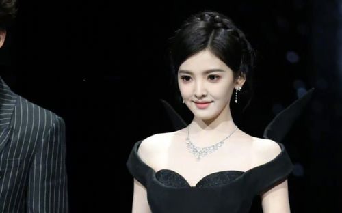 Chương Nhược Nam công khai thân mật bên tình mới, danh tính gây bất ngờ