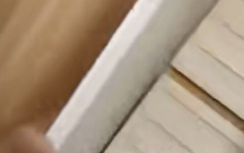 Trúng iPhone 17 Pro Max tại tiệc tất niên, người đàn ông sốc sau khi mở hộp kiểm tra