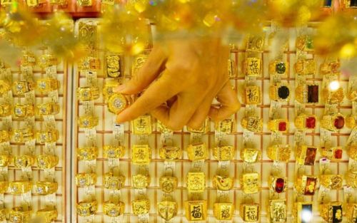 Tin tài chính hôm nay 10/2: Vàng biến động mạnh, USD suy yếu