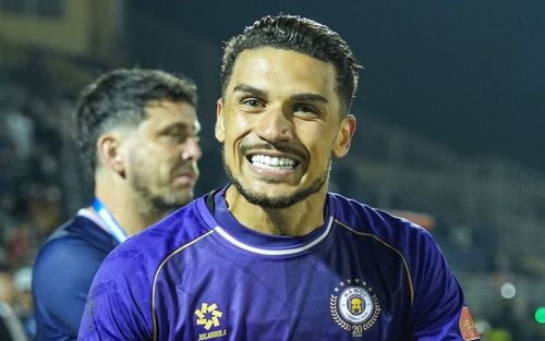 HLV Kim Sang Sik đón tin vui khi 2 cầu thủ gốc Brazil ghi bàn