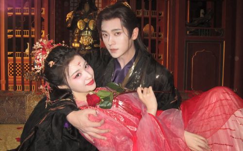 Loạt ảnh hậu trường đáng yêu của cặp đôi Vương Sở Nhiên và Thừa Lỗi