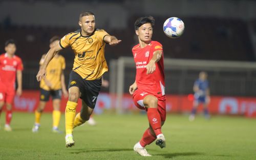 Sau chiến thắng của HAGL, V.League rung chuyển