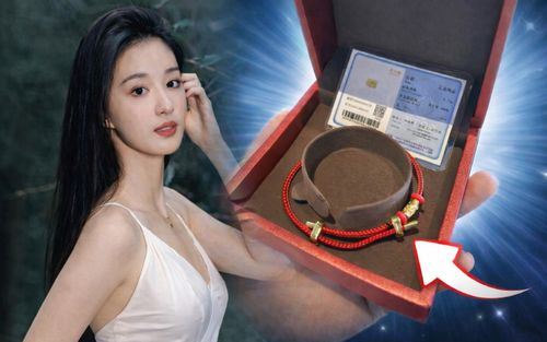 Nữ diễn viên xinh đẹp tặng vàng cho người hâm mộ