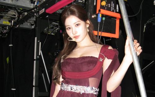 Sana (TWICE) gây chú ý với khoảnh khắc hậu trường quyến rũ