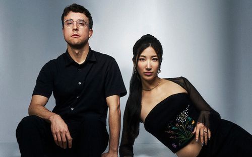 Chủ nhân hit 'Golden' làm việc đến ngất xỉu, hé lộ sự khắc nghiệt của Kpop