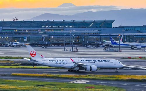 Hơn 2 nghìn chuyến bay Trung Quốc - Nhật Bản bị hủy gây xôn xao