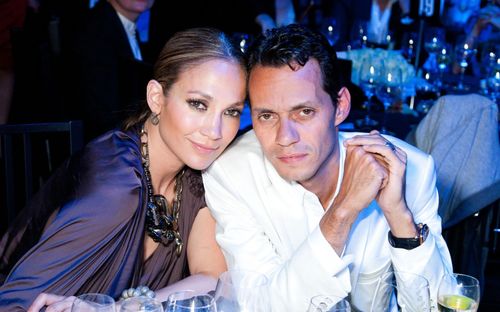 Jennifer Lopez gục ngã khi ly hôn chồng