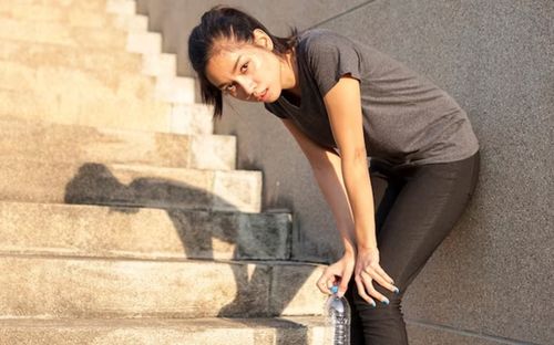 3 biểu hiện khi leo cầu thang có thể phản ánh tình trạng tim mạch