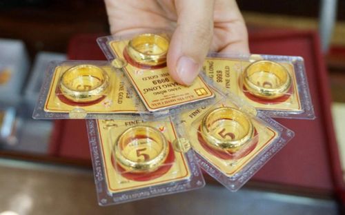 Giá vàng hôm nay (14/3): Vàng nhẫn bất ngờ hạ nhiệt, người mua bắt đầu thận trọng