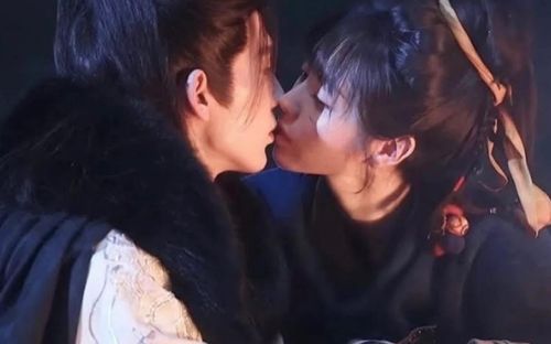 Cảnh hôn hút triệu view của Trương Lăng Hách và Điền Hi Vi