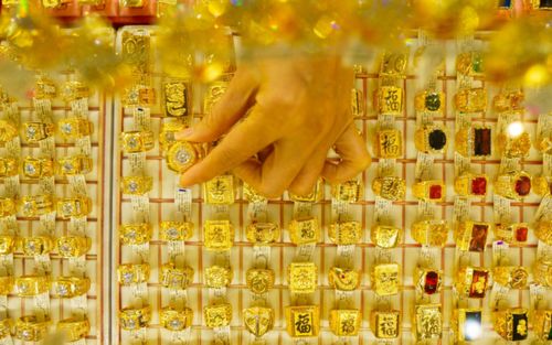 Tin tài chính hôm nay 17/3: Giá vàng giảm nửa triệu đồng, USD đi ngang