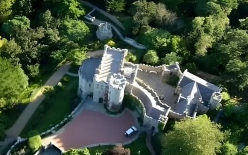 Nữ ca sĩ 'bí ẩn' nhất showbiz: Không kết hôn và sinh con, tuổi 64 sống tách biệt trong tòa lâu đài 87 tỷ đồng